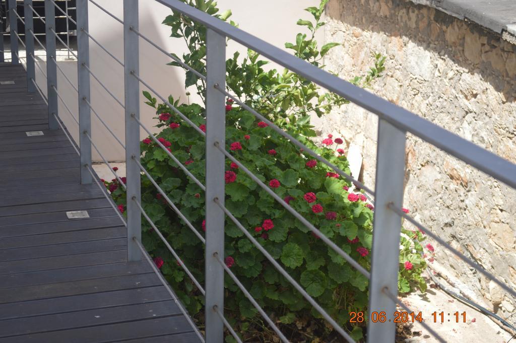 Villa Angela Dhrousha Ngoại thất bức ảnh